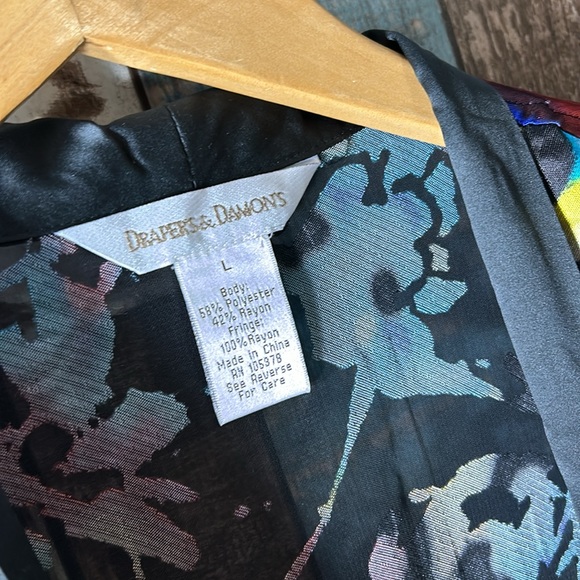 Draper’s & Damons Large colorful floral fringe bottom top - Picture 9 of 16